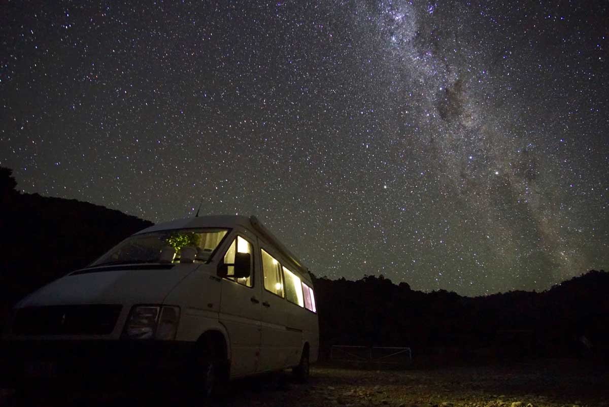 campervan-at-night-south-island